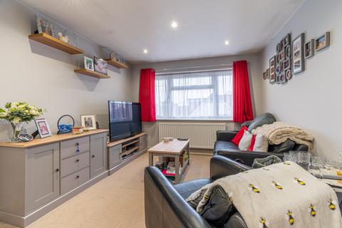 2 bedroom maisonette to rent, Feltham Hill Road, Ashford TW15