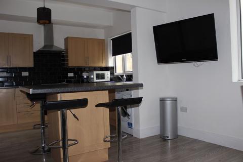 5 bedroom flat to rent, Nottingham NG7