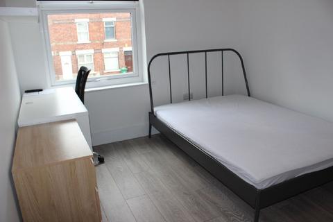 5 bedroom flat to rent, Nottingham NG7