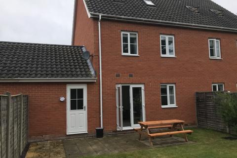 4 bedroom semi-detached house to rent, Earles Gardens, Norwich NR4