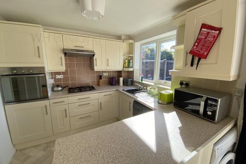 3 bedroom end of terrace house to rent, Bishops Way, Canterbury CT2