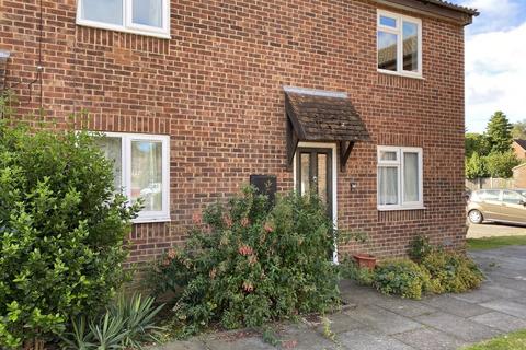 3 bedroom end of terrace house to rent, Bishops Way, Canterbury CT2