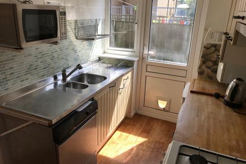 3 bedroom terraced house to rent, St. Stephens Close, Canterbury CT2