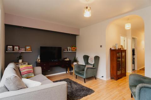 2 bedroom flat for sale, Willis Close, Epsom KT18