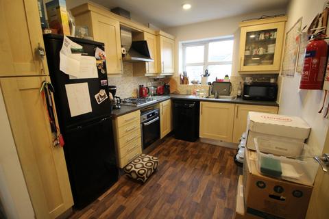 3 bedroom townhouse to rent, Linden Crescent, Bury, BL8