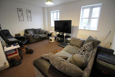 3 bedroom townhouse to rent, Linden Crescent, Bury, BL8