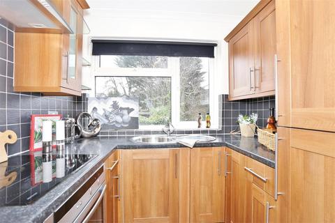 2 bedroom maisonette to rent, Downbank Avenue, Bexleyheath, Kent, DA7