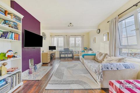 2 bedroom flat for sale, Hythe House, Rotherhithe Village, SE16