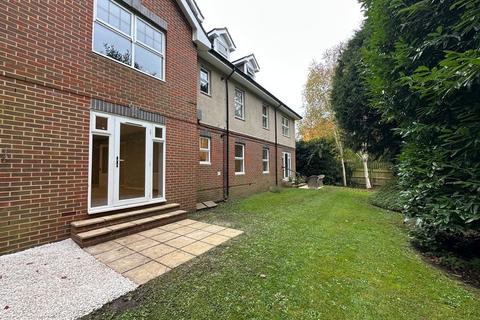 2 bedroom ground floor flat for sale, Portsmouth Road, Camberley GU15