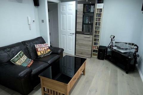 1 bedroom ground floor flat to rent, Plowman Close, London N18