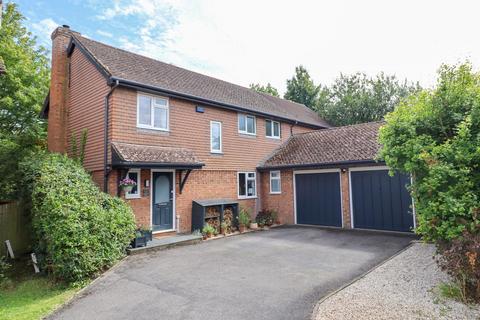 5 bedroom detached house for sale, Freelands Drive, Fleet GU52