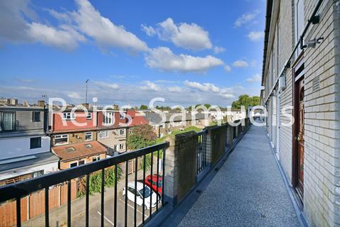 3 bedroom maisonette to rent, Glengarnock Avenue, London E14