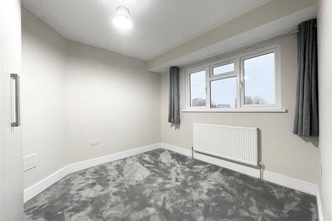 4 bedroom apartment to rent, Gunnersbury Lane, London W3