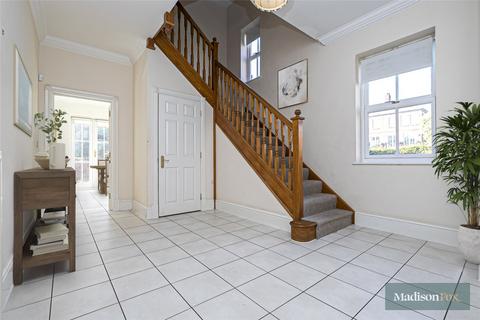 4 bedroom end of terrace house for sale, Brandesbury Square, Greater London IG8