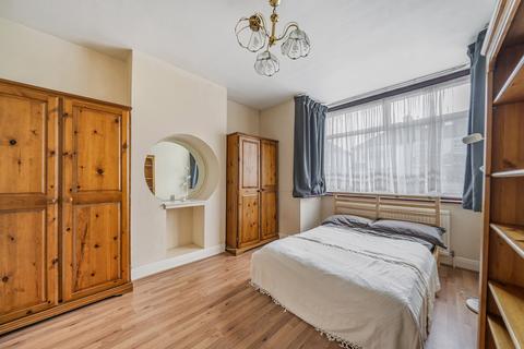 3 bedroom semi-detached house for sale, Leybourne Road, London NW9