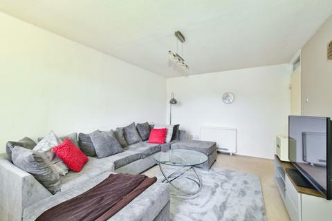 2 bedroom flat for sale, Chenies Court, Hemel Hempstead HP2