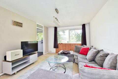 2 bedroom flat for sale, Chenies Court, Hemel Hempstead HP2