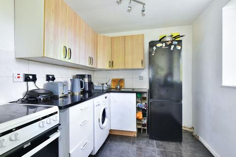 2 bedroom flat for sale, Chenies Court, Hemel Hempstead HP2