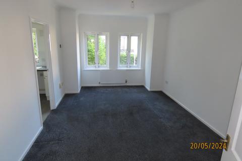 2 bedroom flat to rent, Ashley Road, Poole BH14