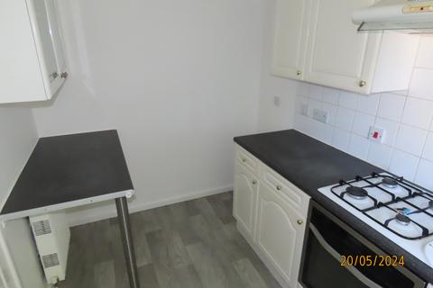 2 bedroom flat to rent, Ashley Road, Poole BH14