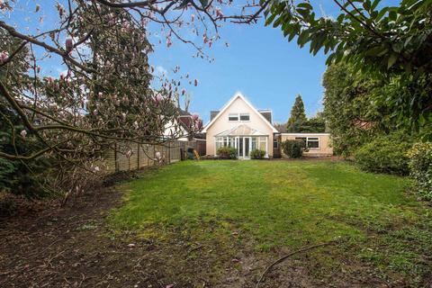 3 bedroom detached house to rent, Tunnel Wood Road, Watford WD17