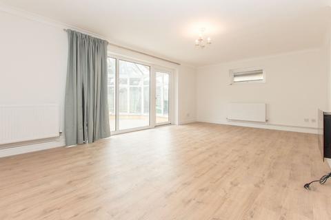 3 bedroom detached house to rent, Tunnel Wood Road, Watford WD17