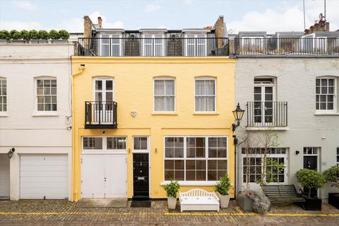 3 bedroom terraced house to rent, Princes Gate Mews, London, SW7