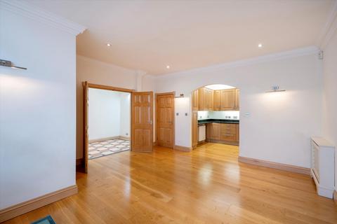 3 bedroom terraced house to rent, Princes Gate Mews, London, SW7