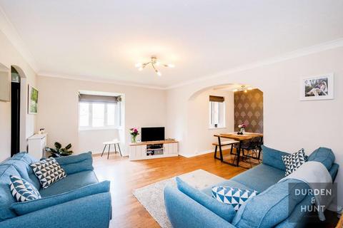 2 bedroom apartment to rent, Chequers, Hills Road, Buckhurst Hill, IG9