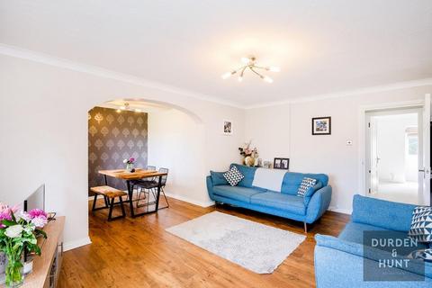 2 bedroom apartment to rent, Chequers, Hills Road, Buckhurst Hill, IG9