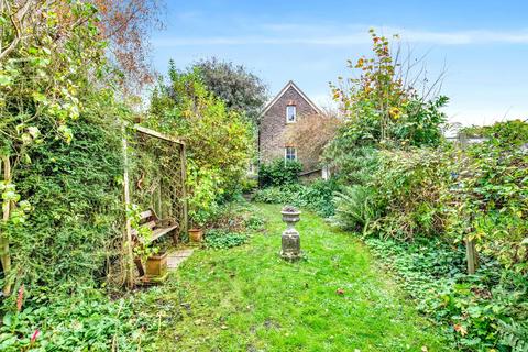 2 bedroom terraced house for sale, High Street, Redhill RH1