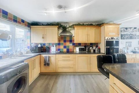 4 bedroom end of terrace house for sale, Dowding Walk, Northfleet, Kent, DA11