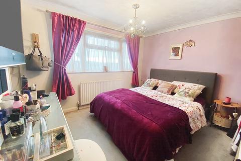 17 Dowding Walk, Northfleet, Gravesend, DA11 8PX