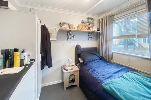 17 Dowding Walk, Northfleet, Gravesend, DA11 8PX