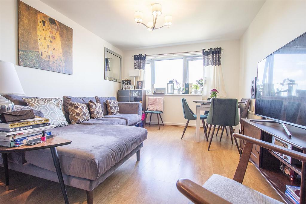 Living room 3.jpg