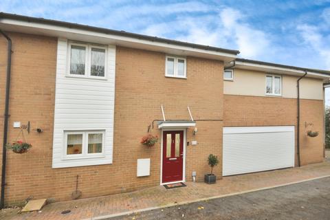 4 bedroom house for sale, Derwent Court, Chelmsford, CM1