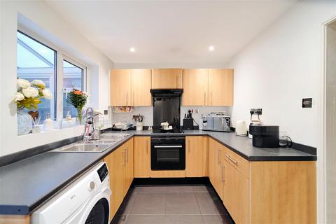 2 bedroom end of terrace house for sale, Brewers Field, Dartford