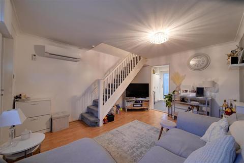 2 bedroom end of terrace house for sale, Brewers Field, Dartford