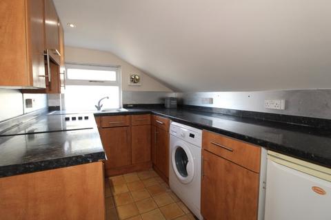 2 bedroom flat to rent, Hardinge Road, Kent TN24