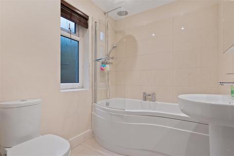 52 College Crescent, Windsor, SL4 3PG