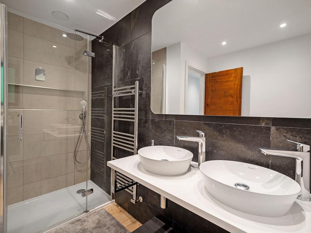 Main Ensuite