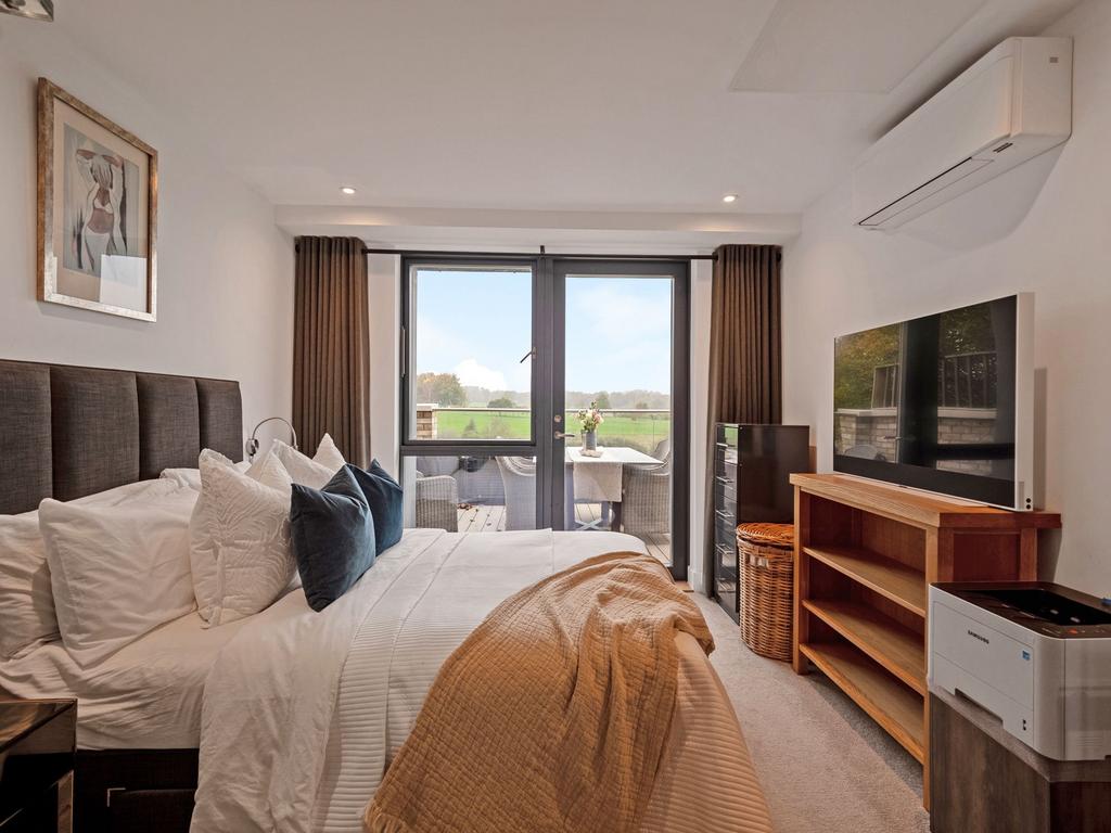 Main Bedroom Suite
