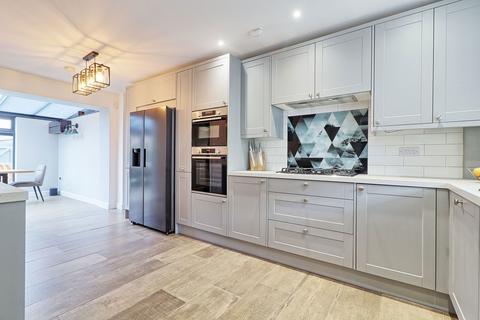 2 Torino Way, South Ockendon, RM15 5FX