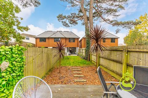 2 bedroom end of terrace house for sale, Herbert Avenue, Poole BH12