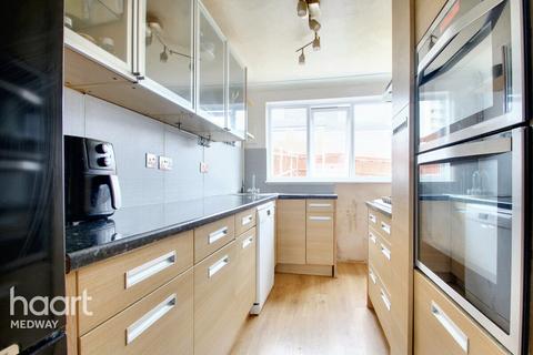 3 bedroom end of terrace house for sale, Shipwrights Avenue, Chatham