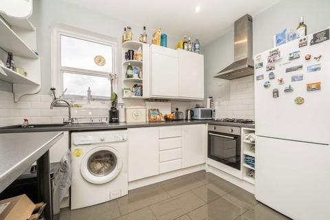 2 bedroom flat to rent, Hubert Grove, London SW9