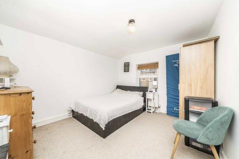 2 bedroom flat to rent, Hubert Grove, London SW9