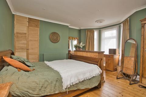 51 Warren Road, Folkestone, CT19 6DL
