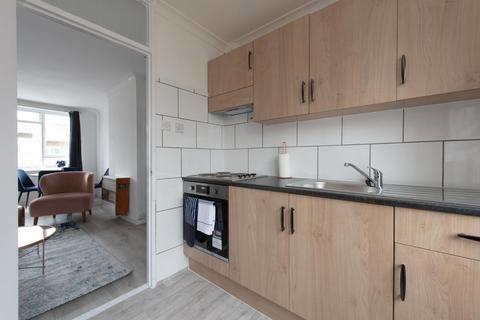 3 bedroom serviced apartment to rent, Pulross Road, London SW9