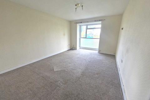 2 bedroom flat to rent, Spear Close, Luton LU3